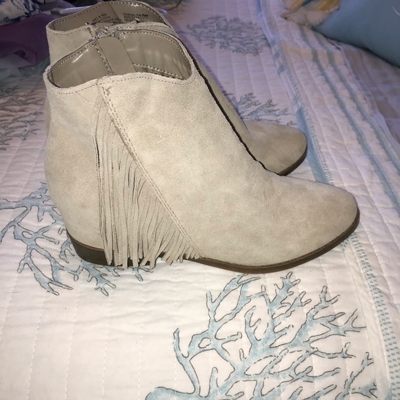 Grey Mudd Booties, never worn - Picture 5 of 5